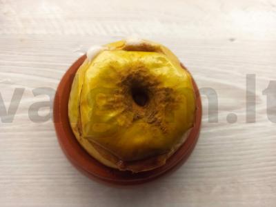 Keptas obuolys su šokoladiniu sviestu ir braškėmis pagrindine nuotrauka