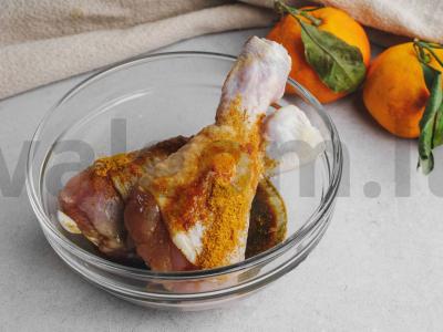 Vištienos blauzdelės, keptos sojų padaže su mandarinų Žingsnis 2