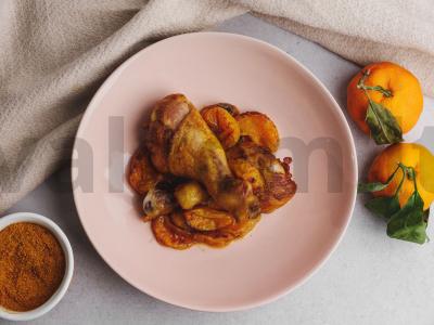 Vištienos blauzdelės, keptos sojų padaže su mandarinų pagrindine nuotrauka