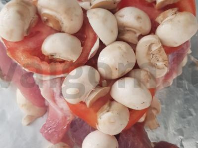 Kiauliena su grybais ir pomidorais Žingsnis 2