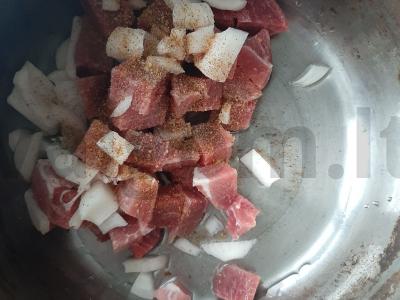 Kepinys iš kiaulienos su bulvėmis ir pomidorais Žingsnis 3