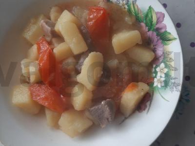 Kepinys iš kiaulienos su bulvėmis ir pomidorais pagrindine nuotrauka