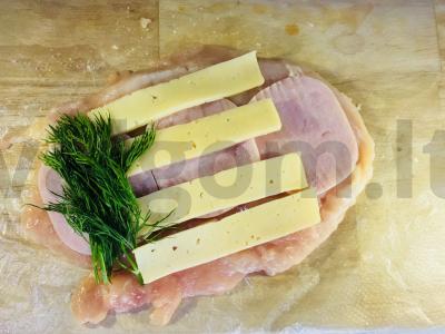 Vištienos filė su kumpiu ir sūriu ritinėliai Žingsnis 2