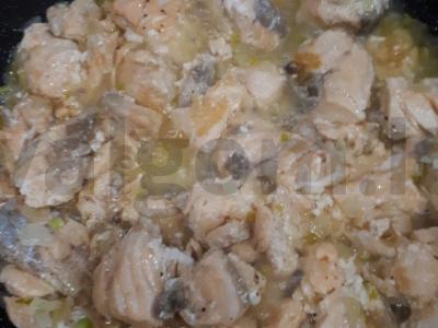 Lašiša grietinėlėje keptuvėje Žingsnis 3