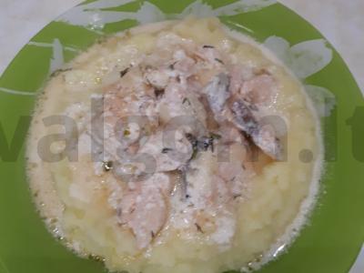 Lašiša grietinėlėje keptuvėje pagrindine nuotrauka