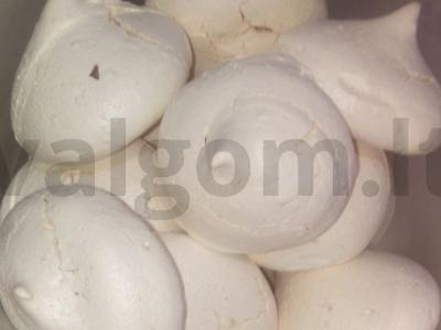 Beze su kukurūzų krakmolu pagrindine nuotrauka