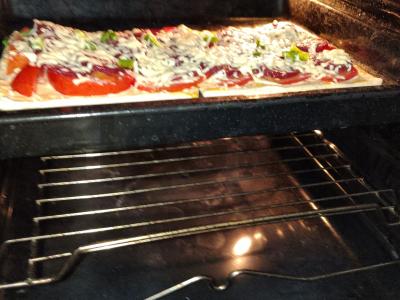 Stačiakampė pica su dešra ir kečupu Žingsnis 4