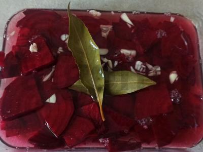 Marinuoti burokėliai su česnaku ir gvazdikėliais Žingsnis 4