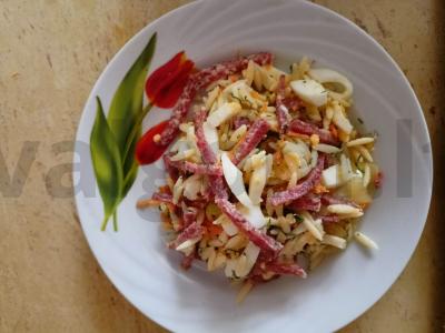 Makaronų salotos su rizoni pagrindine nuotrauka