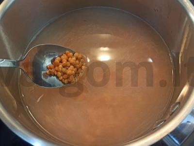 Lęšiai su ryžiais, svogūnais ir pomidorų pasta Žingsnis 1