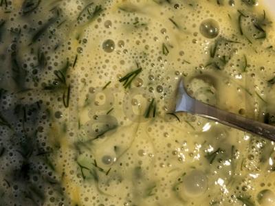 Kepta bulvė su kiaušiniu ir svogūnu Žingsnis 4