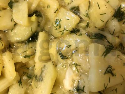 Kepta bulvė su kiaušiniu ir svogūnu Žingsnis 5