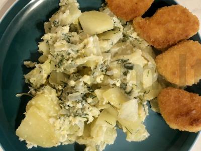 Kepta bulvė su kiaušiniu ir svogūnu pagrindine nuotrauka