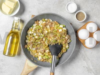 Cukinijų apkepas su grybais ir lydytu sūriu Žingsnis 1