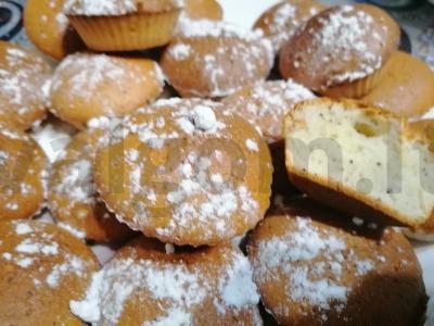 Paprastas keksiukas su aguonomis pagrindine nuotrauka