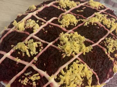 Salotas „Silkė po kailiu šventinis“ Žingsnis 6