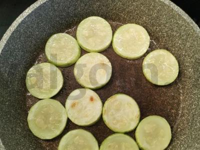 Cukinijos su sūriu ir česnaku Žingsnis 2