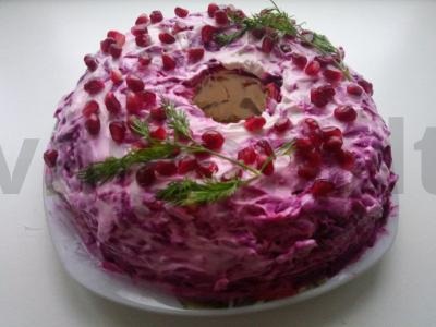 Skanus salotas su jautienos liežuviu ir sūriu pagrindine nuotrauka