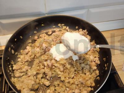 Įdaryti pievagrybiai su vištiena ir prieskoniais Žingsnis 4