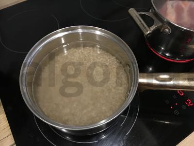 Perlo grūdų garnyras su svogūnais ir morkomis Žingsnis 1