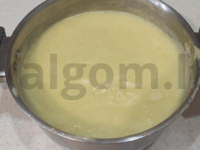 Švelnus daugiasluoksnis tortas su grietinės kremu Žingsnis 1