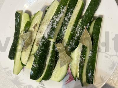 Sūdyti agurkai su prieskoniais Žingsnis 4