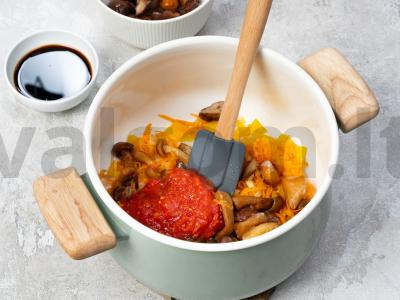 Daržovių troškinys su miško šaldytais grybais Žingsnis 3