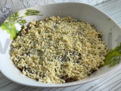 Sluoksniuotas salotas su šprotais ir šviežiu agurku Žingsnis 5