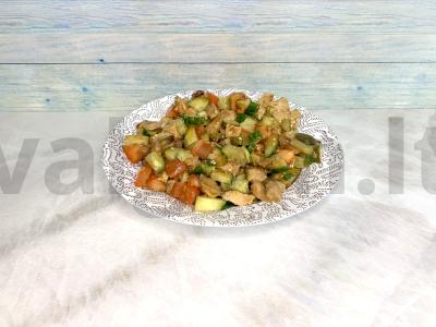 Šiltas salotas su vištiena pagrindine nuotrauka