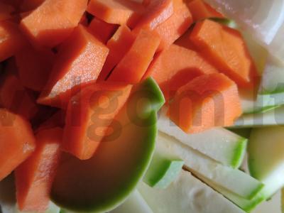 Funchosa su jautiena, daržovėmis ir agurku Žingsnis 3