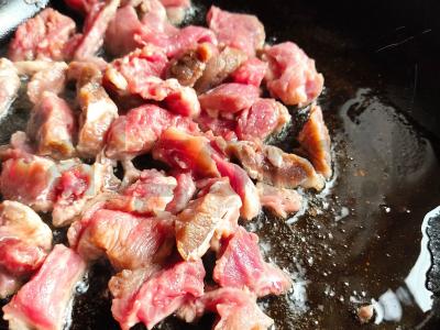 Funchosa su jautiena, daržovėmis ir agurku Žingsnis 4