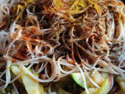 Funchosa su jautiena, daržovėmis ir agurku Žingsnis 6