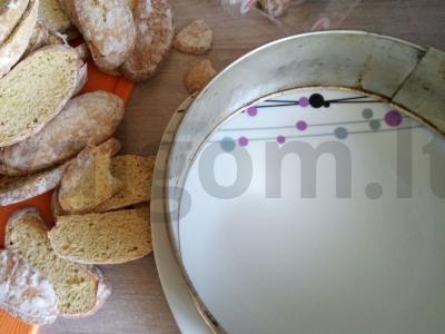 Meduolinis tortas su abrikosais Žingsnis 1