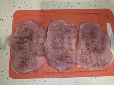 Kiaulienos kepsniai su pomidorais ir sūriu Žingsnis 1