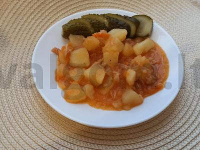 Bulvės troškintos su mėsa pagrindine nuotrauka