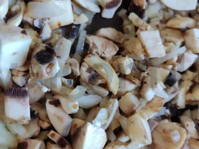 Kiaulienos eskalopas su grybais po sūrio kepure Žingsnis 3