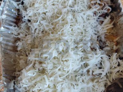 Kiaulienos eskalopas su grybais po sūrio kepure Žingsnis 8