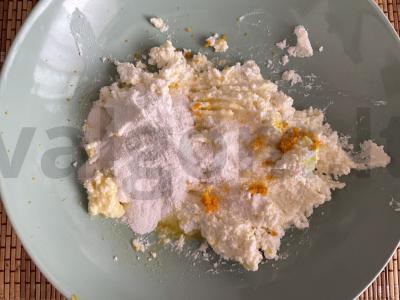 Sūrio blynai su apelsinų žievele ir ryžių miltais Žingsnis 2