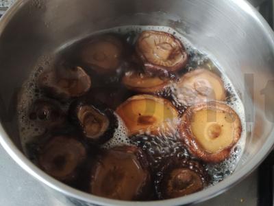 Ryžių makaronai su šiitake Žingsnis 5