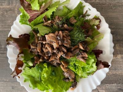 Grybų salotas su sūriu, daržovėmis ir grūdėta garstyčia Žingsnis 3