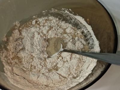 Kvietinė-rašinė duona ant rašinės raugos Žingsnis 3