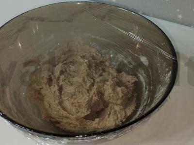 Kvietinė-rašinė duona ant rašinės raugos Žingsnis 4