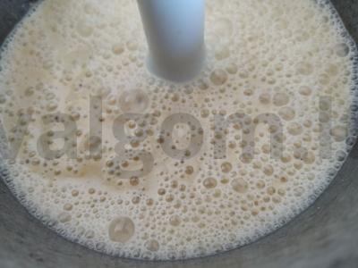 Migdolų-varškės kokteilis su avižomis ir vaisiais Žingsnis 2