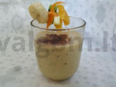 Migdolų-varškės kokteilis su avižomis ir vaisiais pagrindine nuotrauka