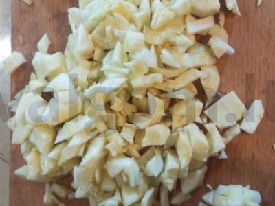 Kabakų krepšeliai su pomidorais, česnaku ir sūriu Žingsnis 2