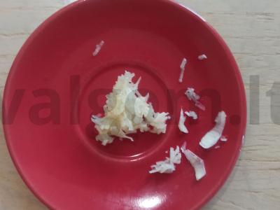 Kabakų krepšeliai su pomidorais, česnaku ir sūriu Žingsnis 4