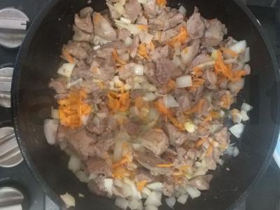 Švelnus bulvių piurė su troškinta vištienos kepenėle Žingsnis 2