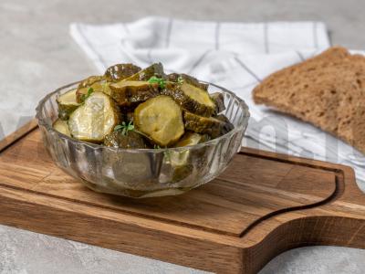 Agurkai garstyčių marinate žiemai pagrindine nuotrauka