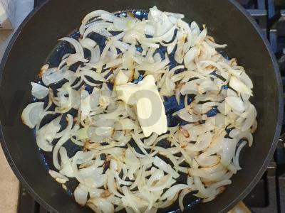 Švelni kepenėlė grietinėlės padaže Žingsnis 2