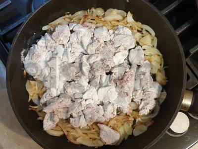 Švelni kepenėlė grietinėlės padaže Žingsnis 4